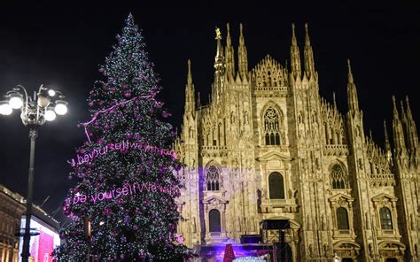 Alberi Natale Milano 2023 .